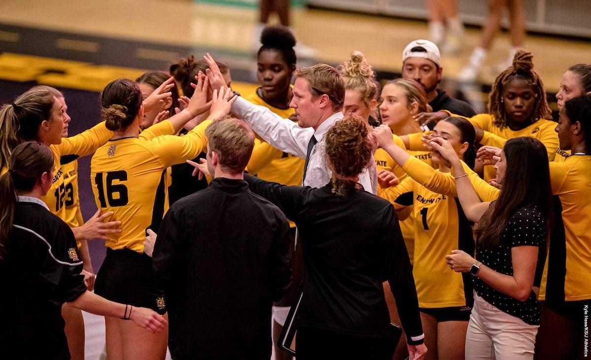 Team huddle vs UAB