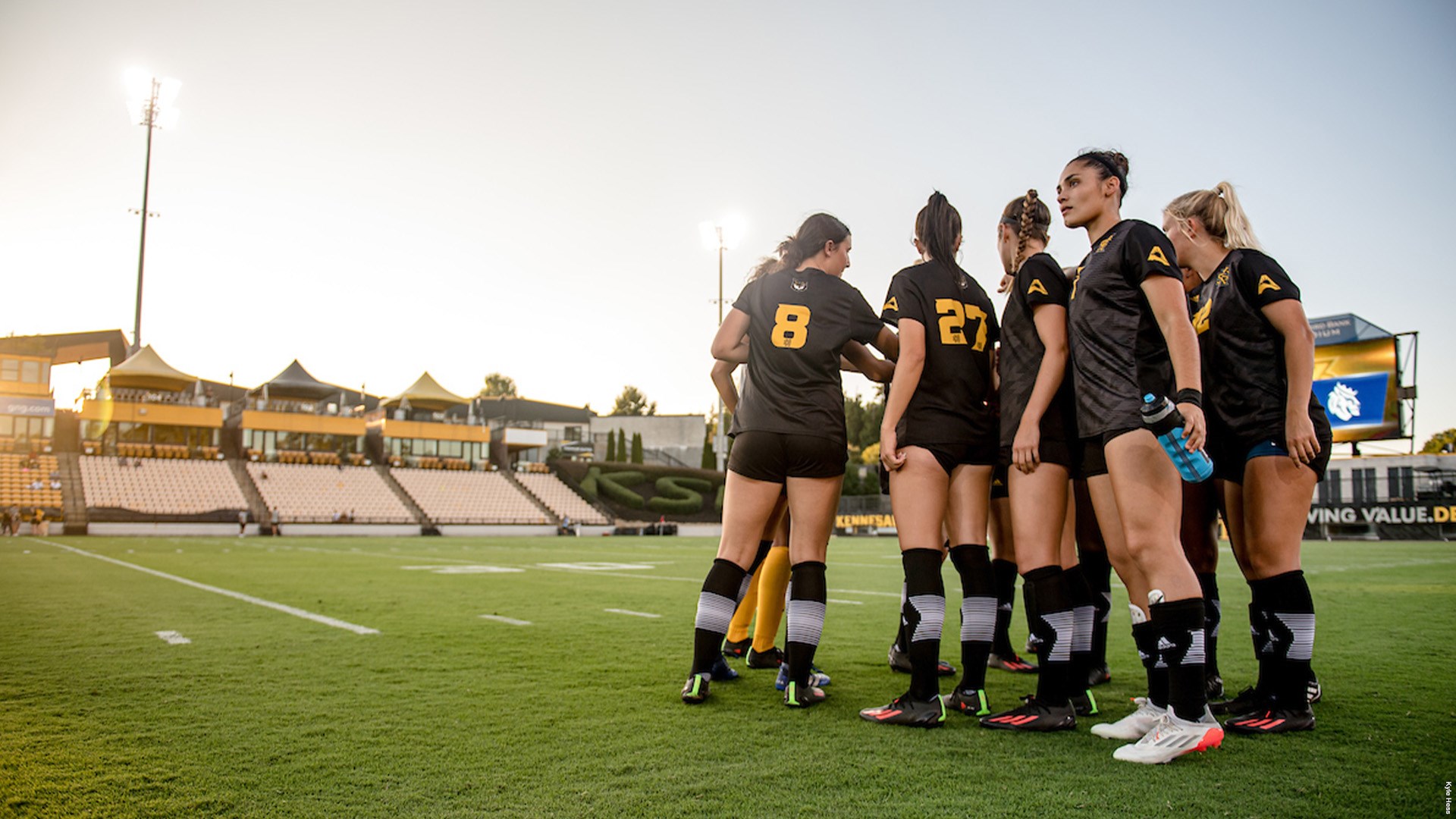 Team Huddle vs. Queens