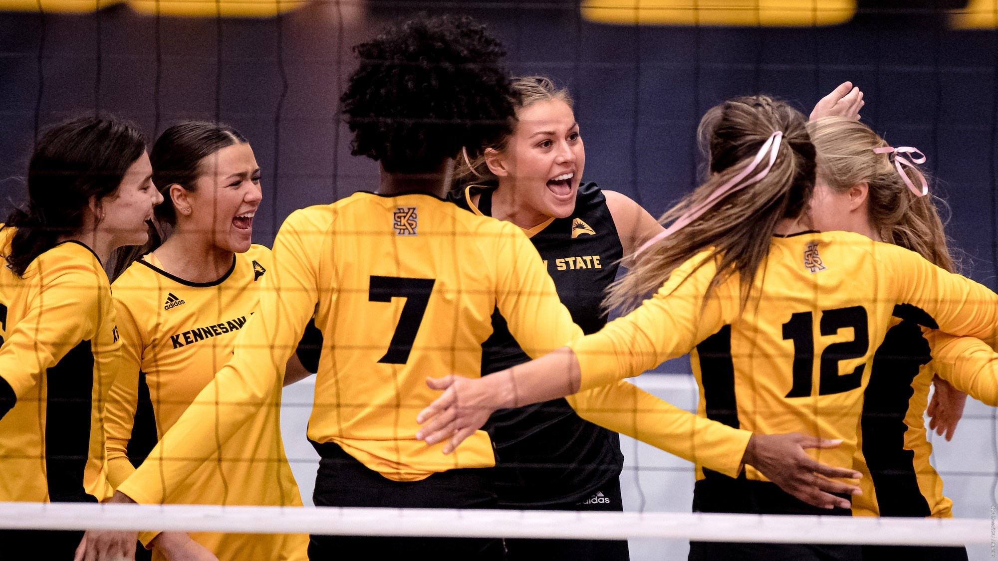 Owls huddle vs Bellarmine