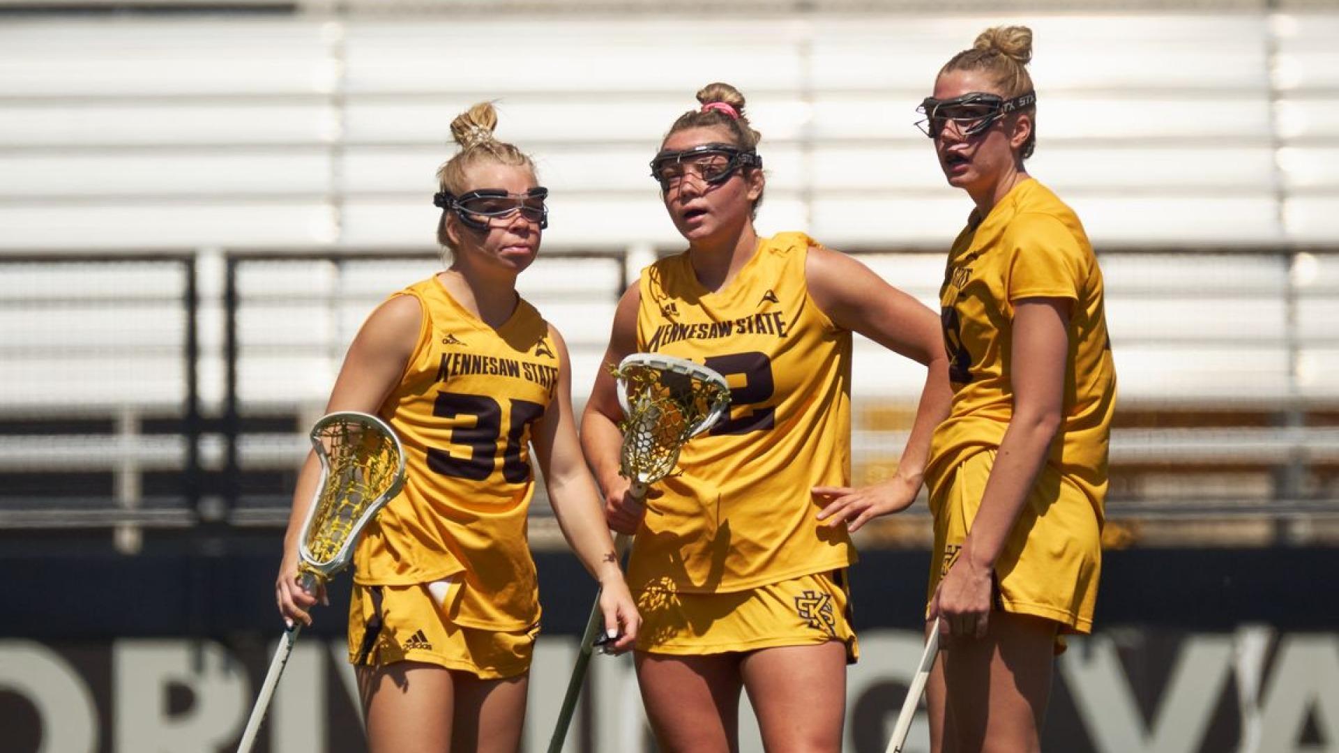 Owls vs Queens