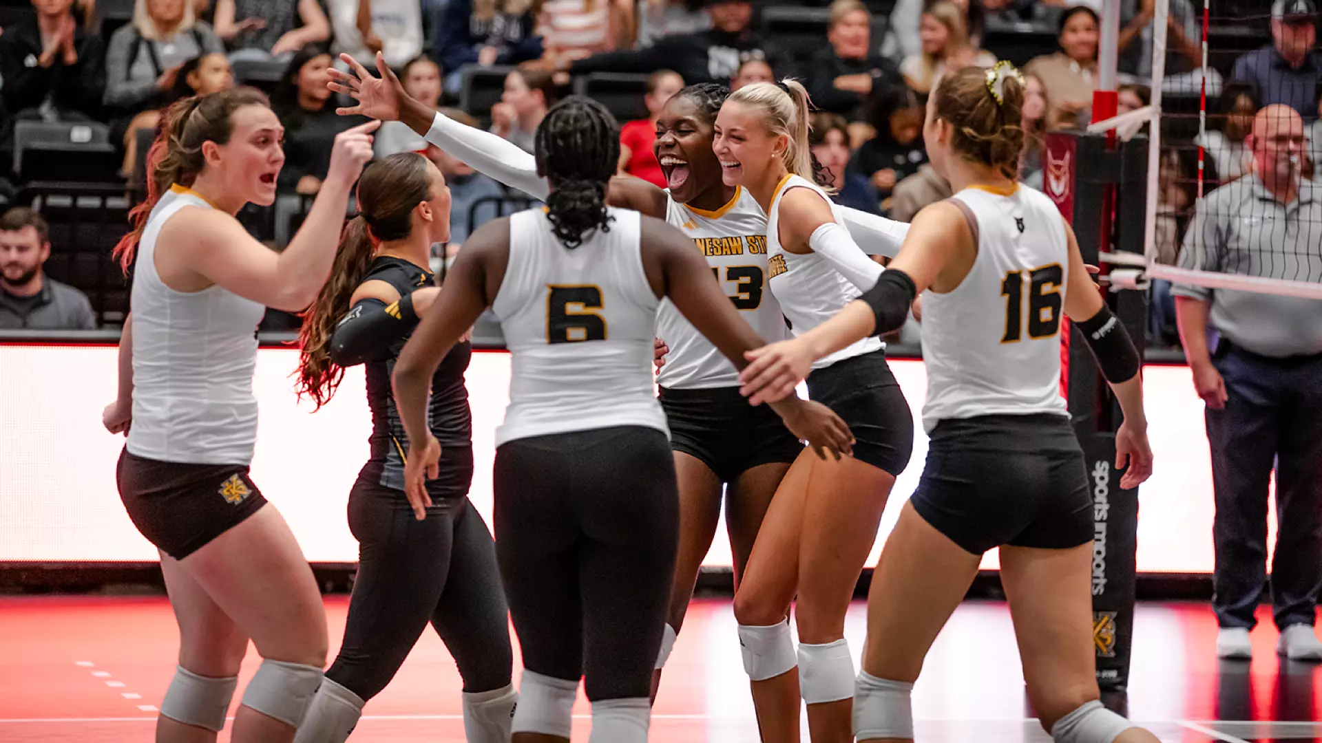 Team huddle vs NMSU