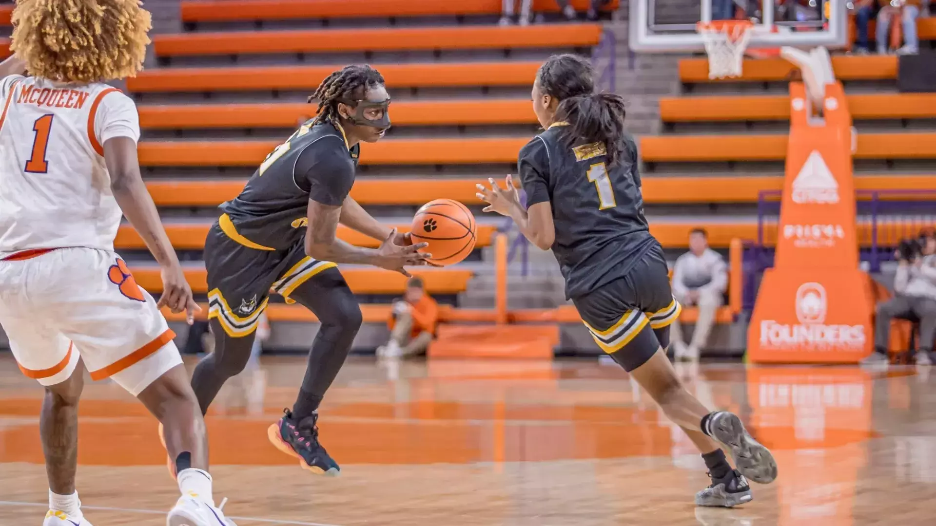 Carly Hooks and Keyarah Berry