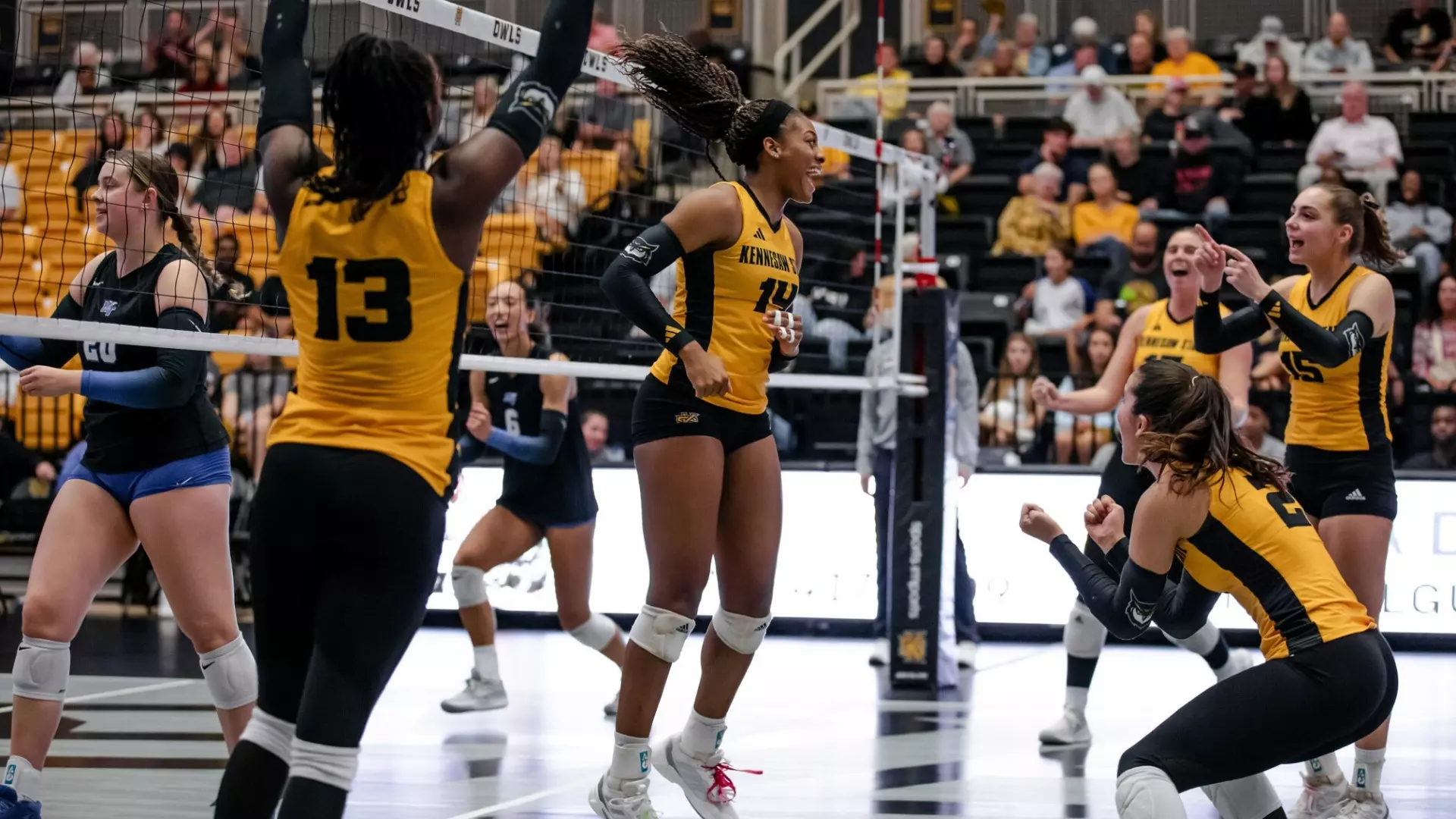 Owls celebrate point vs MTSU